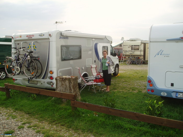 en stellplatz utanför en camping i Landballing