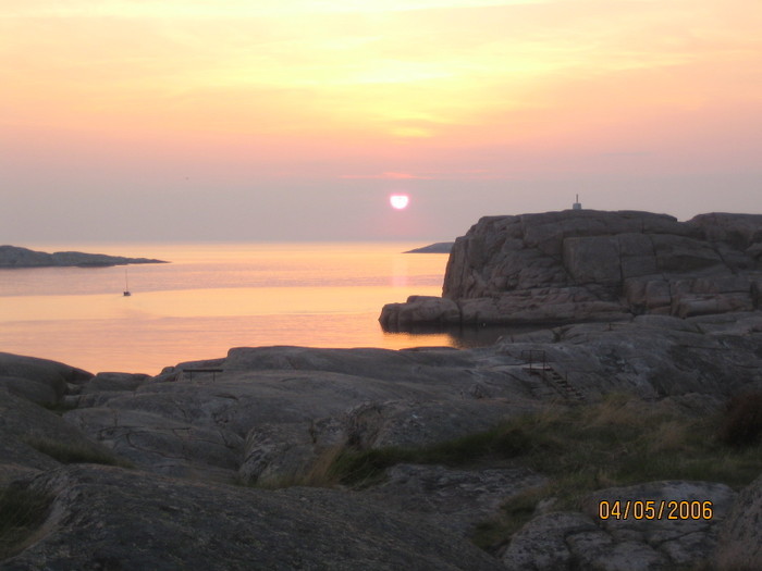 Holländarberget i aftonsol på Smögen