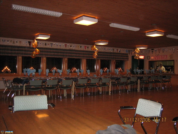 Husbilsklubbens Nyårsträff -06 24 Nyårsbordet är dukat