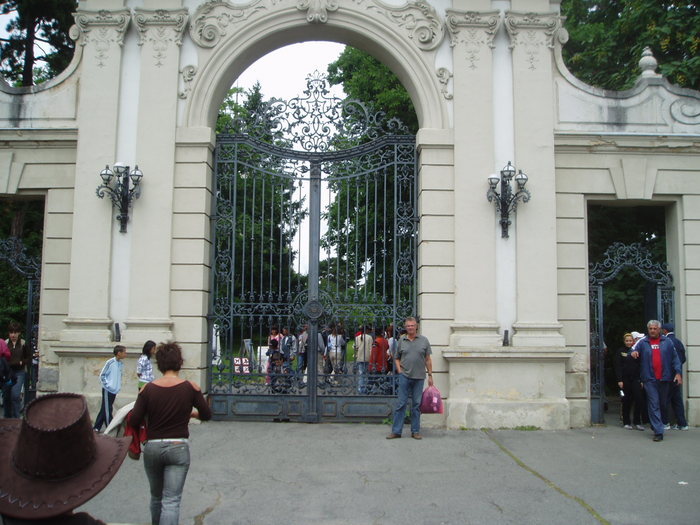 Ingången Till Ett Slott I Keszthely-08
