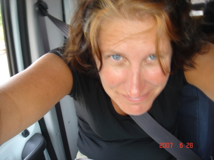 Karåla läser kartan