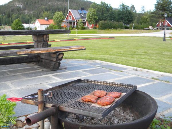Skorpeds Fina Fritidscentrum Med Stationsberget I Bakgrunden
