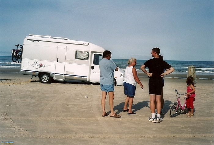 Varning för bilkörning på stranden i lökken